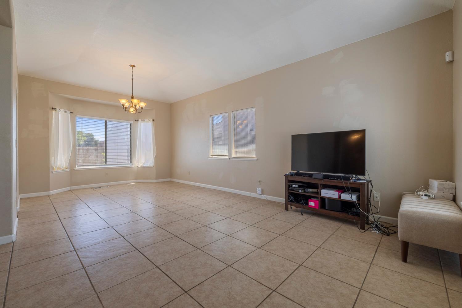 748 Codington Way Modesto, CA 95357 - Photo 8 of 45