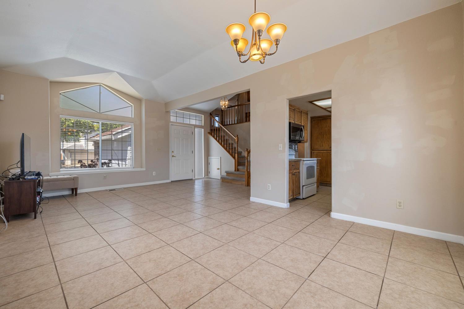 748 Codington Way Modesto, CA 95357 - Photo 10 of 45