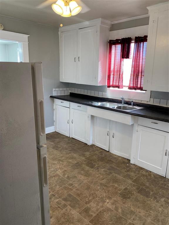 1613 Park Street Commerce, TX 75428 - Photo 6 of 39