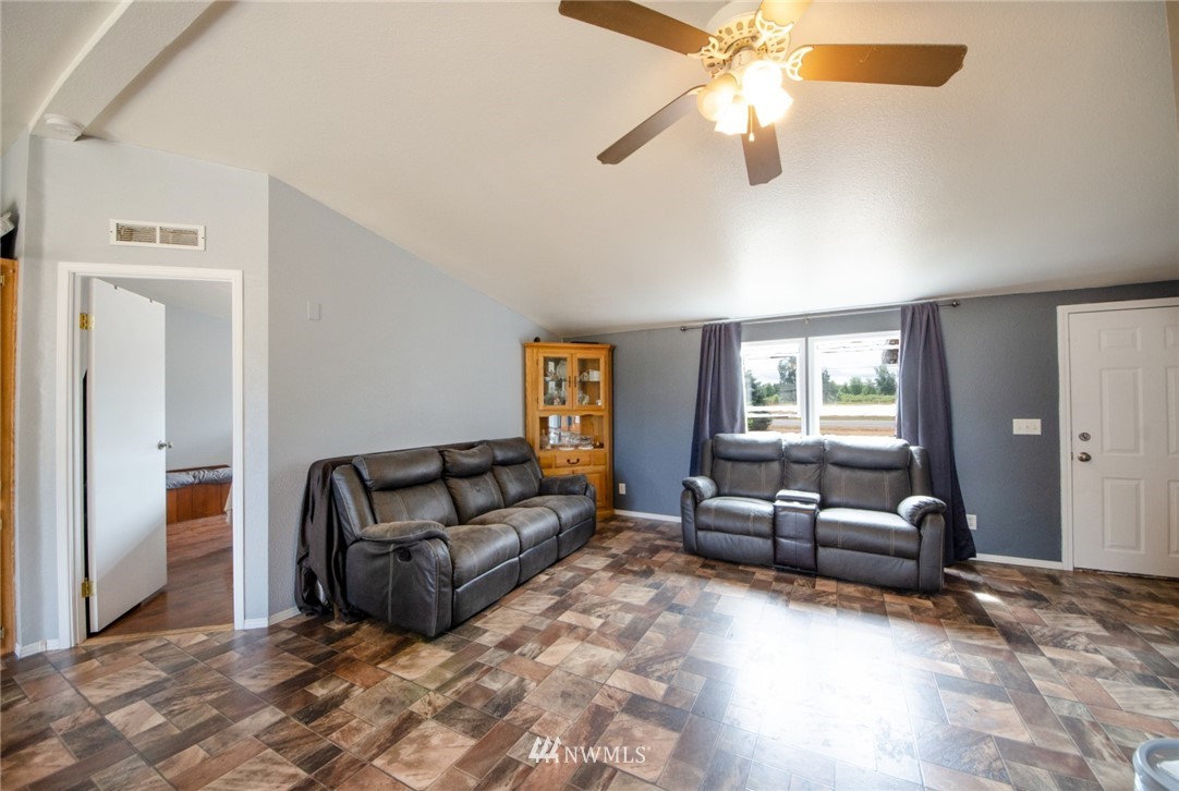 8320 183rd Avenue Southwest Rochester, WA 98579 - Photo 10 of 35