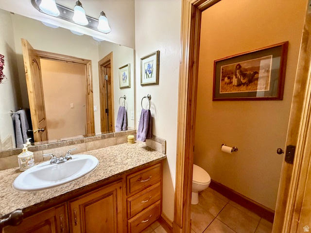 596 East 4190th Street North, Unit 5 Provo, UT 84604 - Photo 21 of 38 1/2 bath on the main level