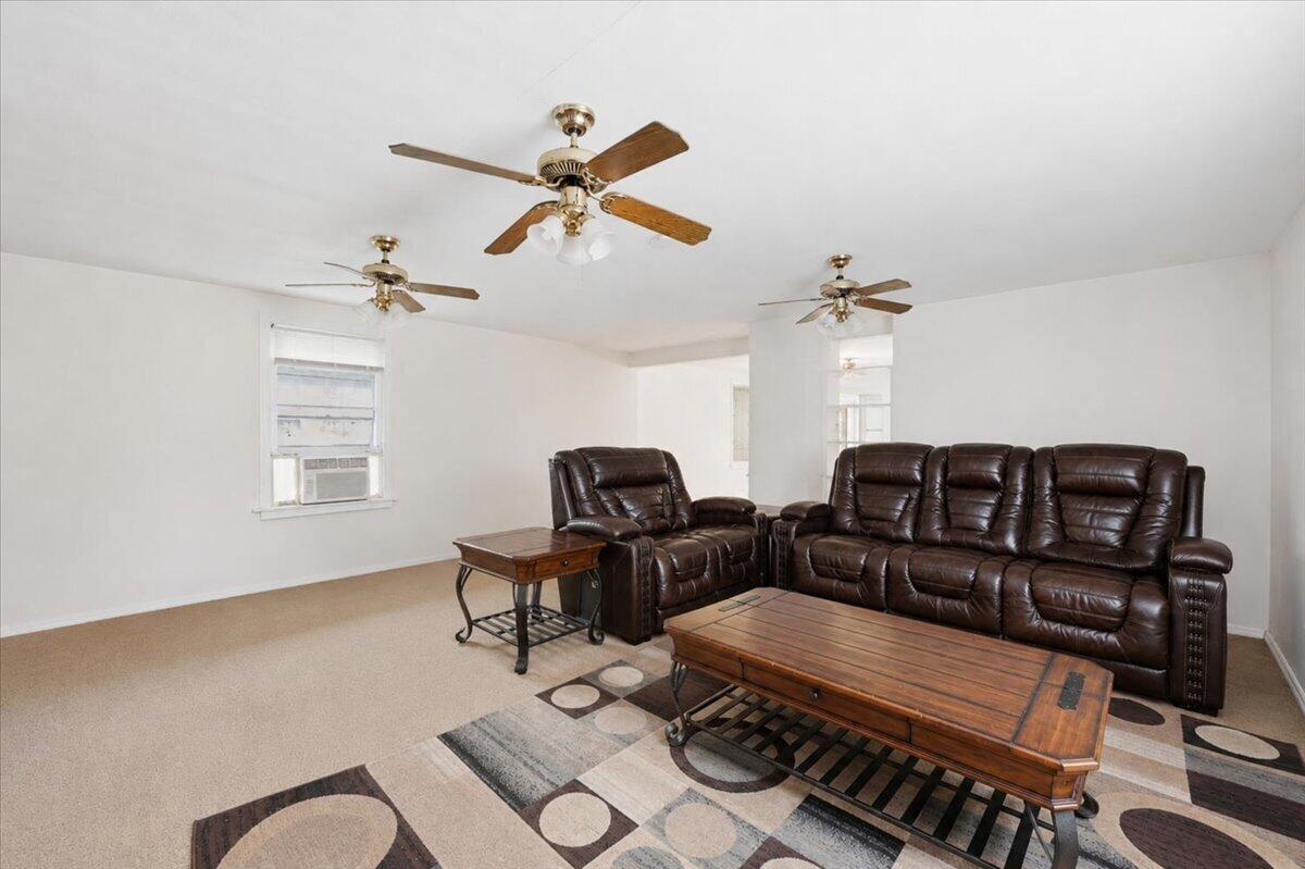 100 Henry Street Bamberg, SC 29003 - Photo 6 of 25 06-100_006