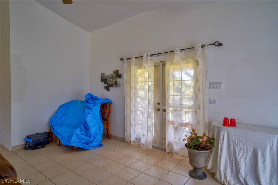 4050 Staley Road Fort Myers, FL 33905 - Photo 20 of 25 a bed room with a bed and a potted plant