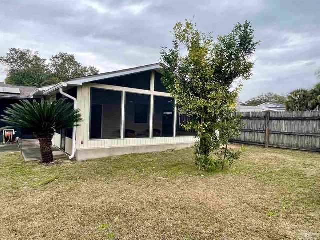 $1,400 | 211 B Seminole Trail, Pensacola, FL 32506