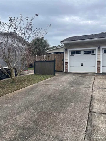 $1,400 | 211 B Seminole Trail, Pensacola, FL 32506