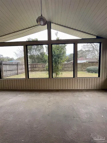 $1,400 | 211 B Seminole Trail, Pensacola, FL 32506