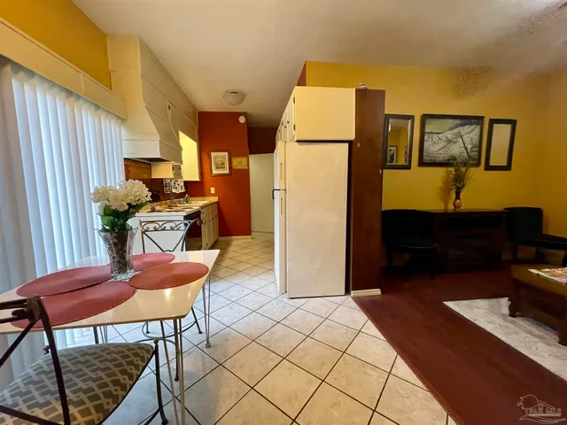 $1,400 | 211 B Seminole Trail, Pensacola, FL 32506