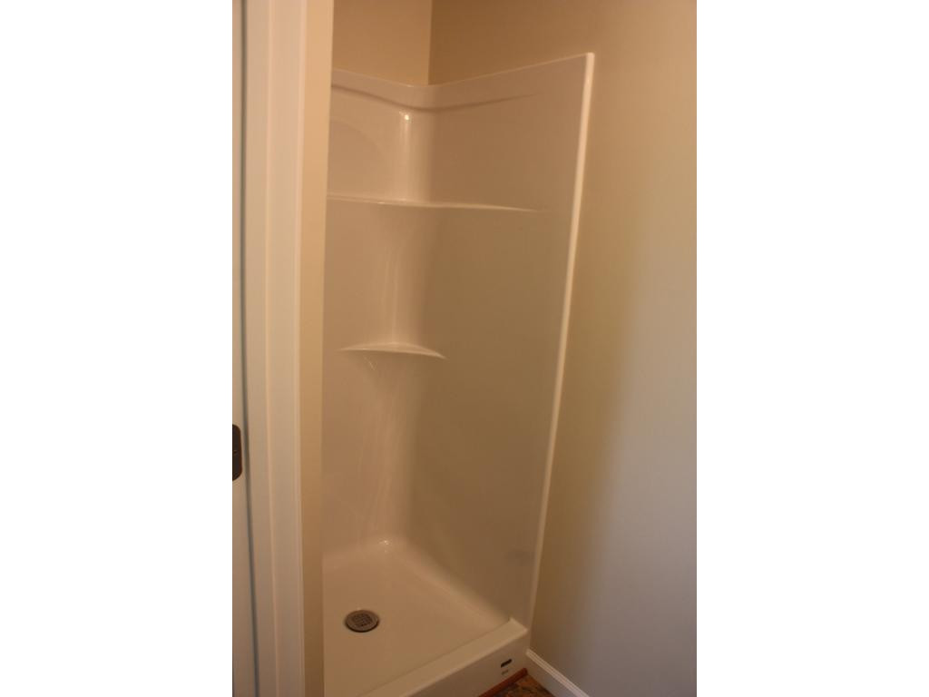 117 Oak Timbers Road Telford, TN 37690 - Photo 15 of 32 New One piece Shower Master B