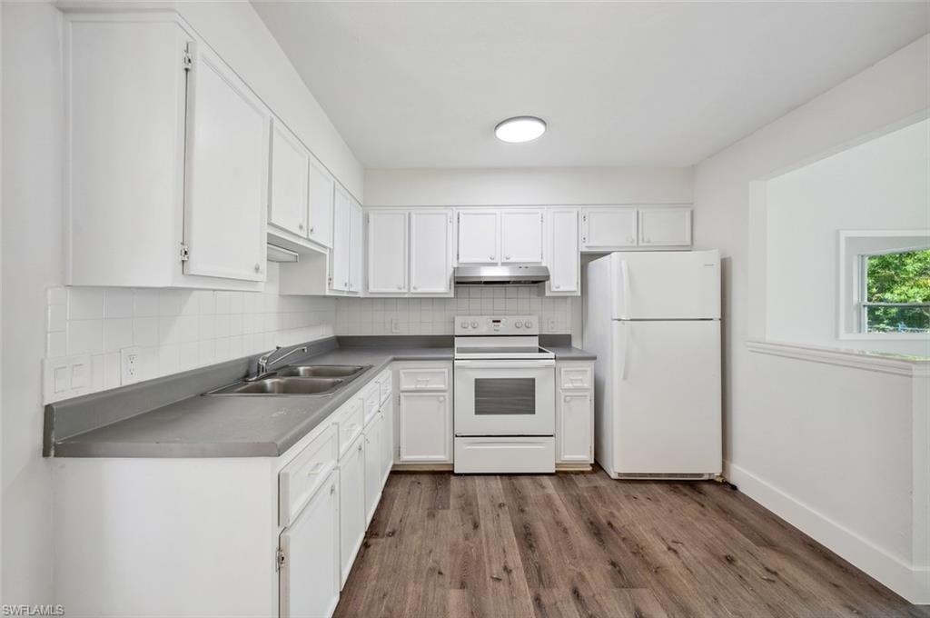 198 3rd Street Naples, FL 34113 - Photo 5 of 23 Kitchen unit #1