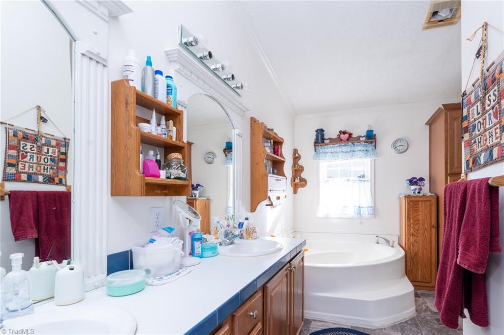 195 Golfcrest Road Denton, NC 27239 - Photo 11 of 24