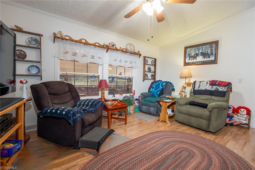 195 Golfcrest Road Denton, NC 27239 - Photo 5 of 24