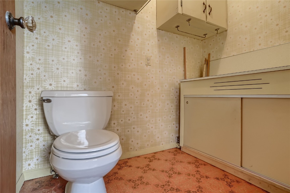 453 Rd P69 Bailey, CO 80421 - Photo 10 of 11 a bathroom with a toilet and a shower