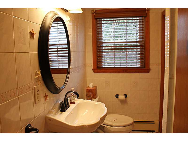 74 Greylock Road Bristol, RI 02809 - Photo 10 of 16 Bathroom.
