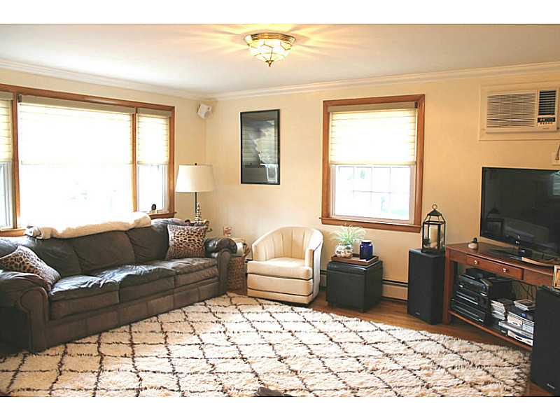 74 Greylock Road Bristol, RI 02809 - Photo 7 of 16 Living Room.