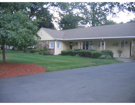 25 Ridgeway Circle Springfield, MA 01118 - Photo 2 of 30