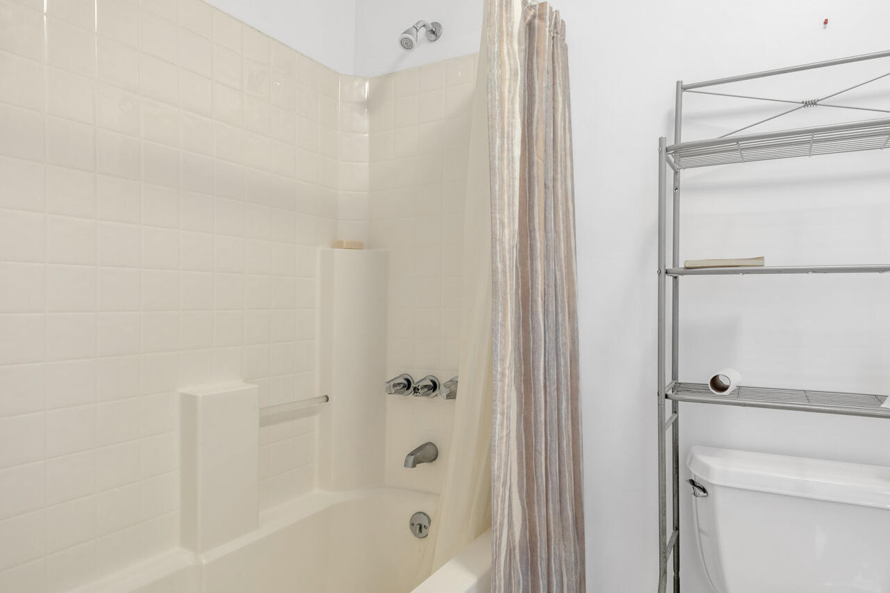 6303 Pottertown Road Murray, KY 42071 - Photo 29 of 42 Bathroom