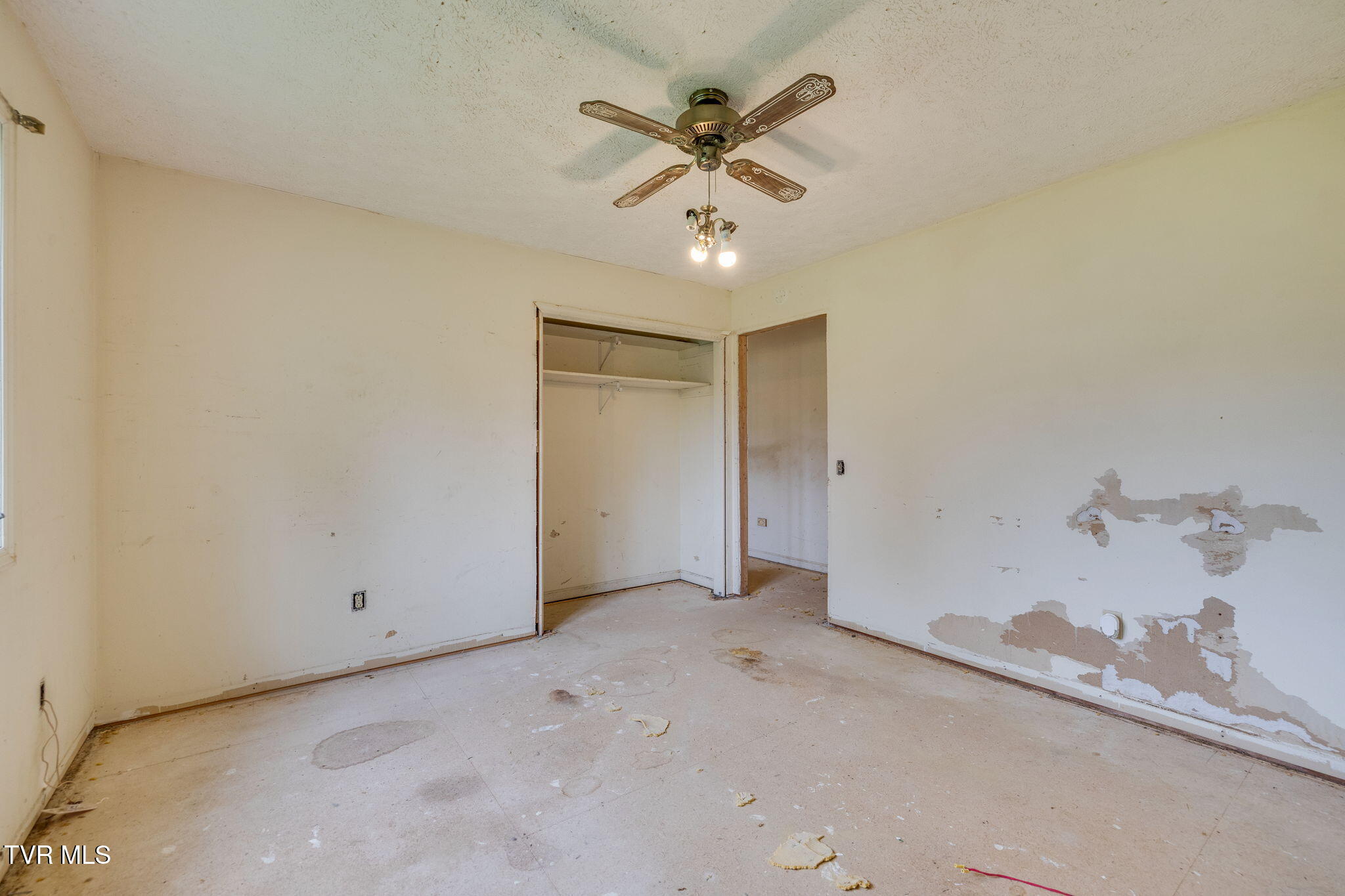 1556 Mill Creek Road Fall Branch, TN 37656 - Photo 24 of 40 024