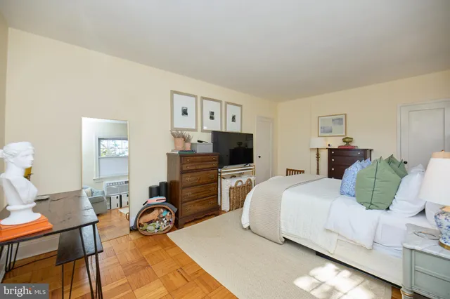 $2,550 | 1638 Mt Eagle Place, Alexandria, VA 22302