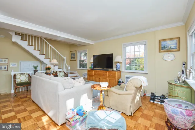 $2,550 | 1638 Mt Eagle Place, Alexandria, VA 22302