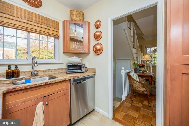 $2,550 | 1638 Mt Eagle Place, Alexandria, VA 22302