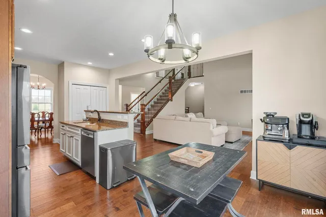 $539,900 | 27 Blackstone Circle, Le Claire, IA 52753