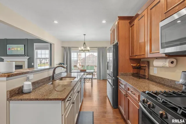 $539,900 | 27 Blackstone Circle, Le Claire, IA 52753