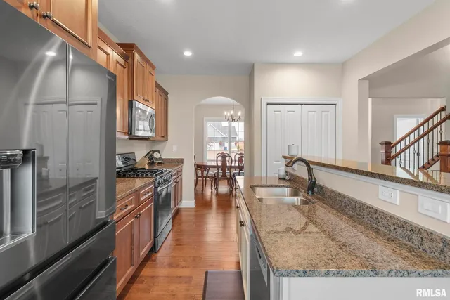 $539,900 | 27 Blackstone Circle, Le Claire, IA 52753