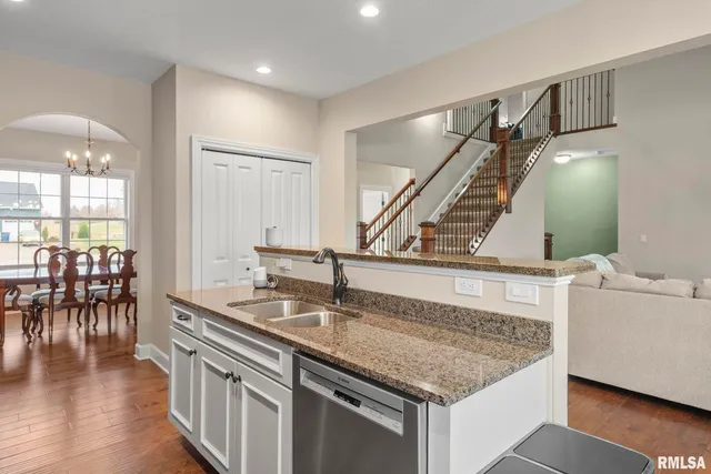 $539,900 | 27 Blackstone Circle, Le Claire, IA 52753