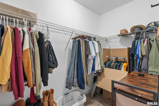 $539,900 | 27 Blackstone Circle, Le Claire, IA 52753