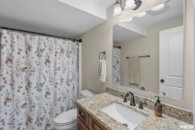 $539,900 | 27 Blackstone Circle, Le Claire, IA 52753