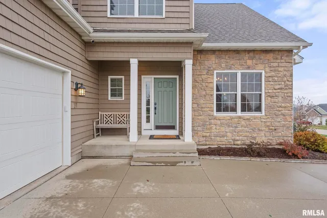 $539,900 | 27 Blackstone Circle, Le Claire, IA 52753