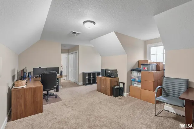 $539,900 | 27 Blackstone Circle, Le Claire, IA 52753