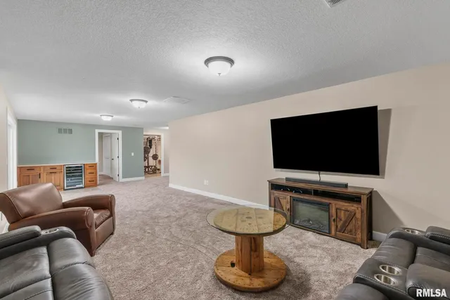 $539,900 | 27 Blackstone Circle, Le Claire, IA 52753