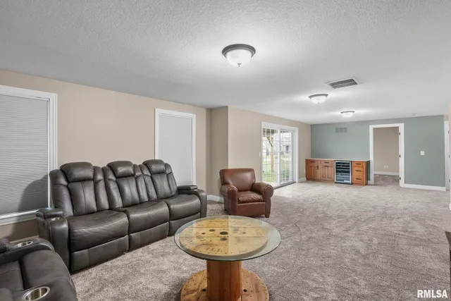 $539,900 | 27 Blackstone Circle, Le Claire, IA 52753