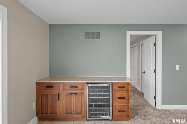 $539,900 | 27 Blackstone Circle, Le Claire, IA 52753