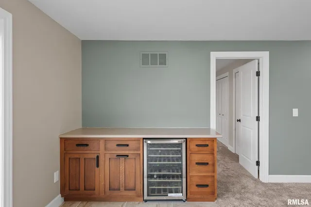 $539,900 | 27 Blackstone Circle, Le Claire, IA 52753