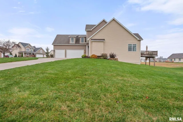 $539,900 | 27 Blackstone Circle, Le Claire, IA 52753