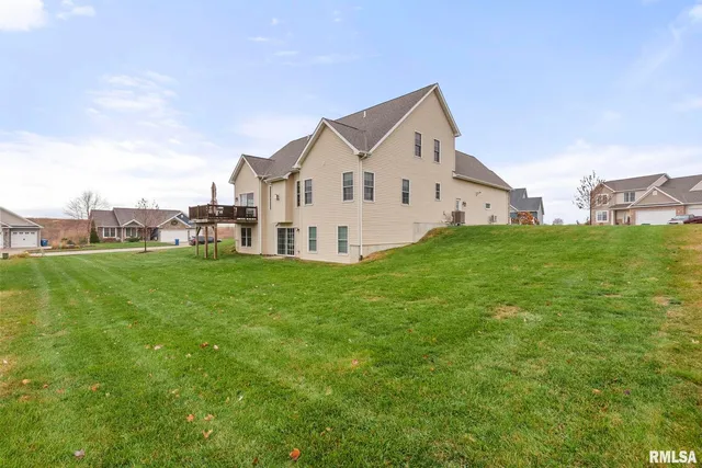 $539,900 | 27 Blackstone Circle, Le Claire, IA 52753