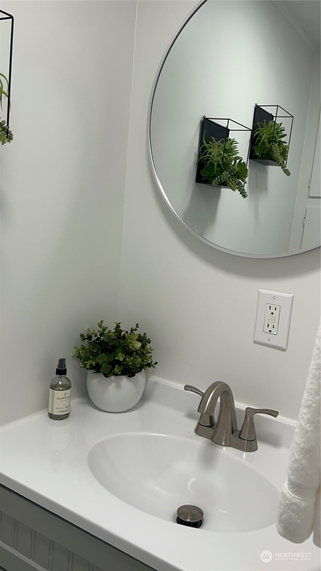 8843 3rd Avenue South Seattle, WA 98108 - Photo 28 of 39 a bathroom with a sink and a mirror