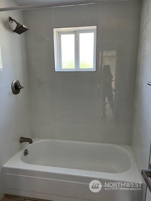 8843 3rd Avenue South Seattle, WA 98108 - Photo 7 of 39 a bathroom with a tub