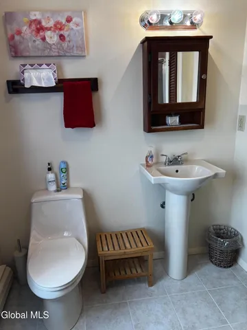 $565,000 | 484 Kenwood Avenue, Bethlehem, NY 12054