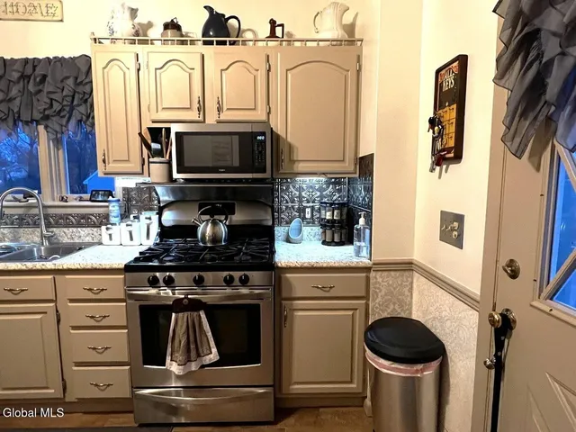 $565,000 | 484 Kenwood Avenue, Bethlehem, NY 12054