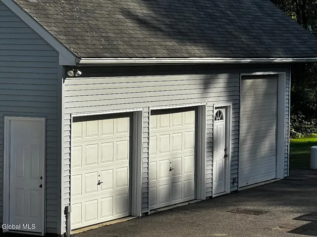 $565,000 | 484 Kenwood Avenue, Bethlehem, NY 12054