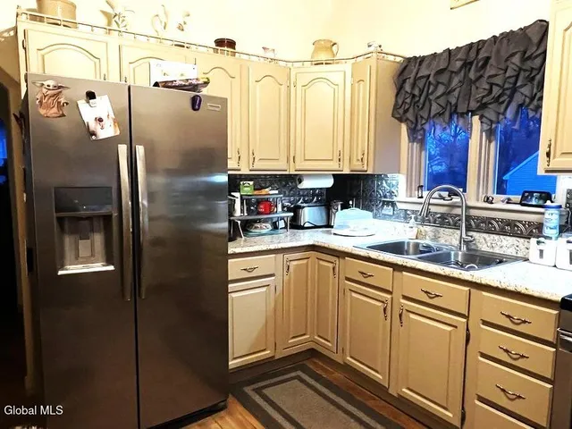 $565,000 | 484 Kenwood Avenue, Bethlehem, NY 12054