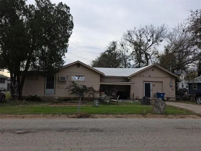 $54,945 | 505 North Baylor Avenue, Breckenridge, TX 76424