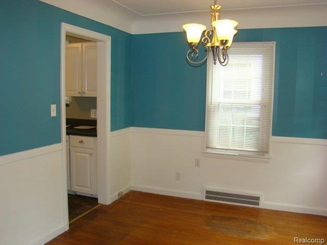 1841 Roslyn Road Grosse Pointe, MI 48236 - Photo 6 of 20 dining room.JPG