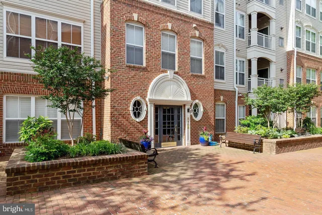 $399,990 | 5108 Donovan Drive, Unit 105, Alexandria, VA 22304
