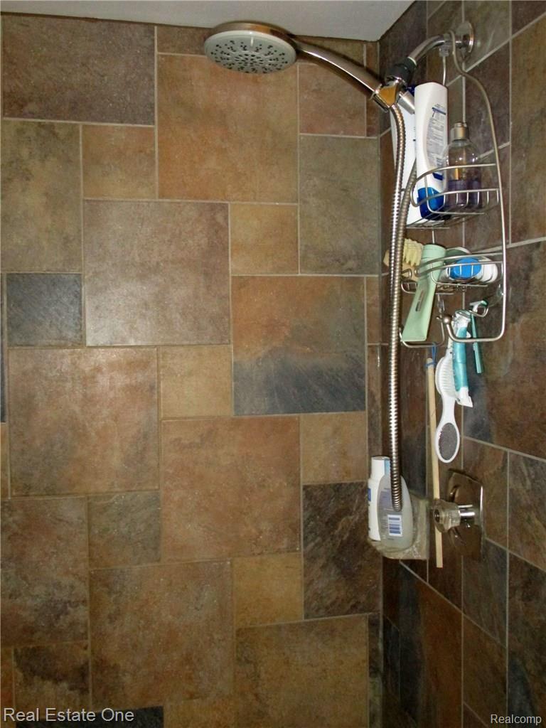 856 Mayfair Court Rochester, MI 48309 - Photo 33 of 40 Master Bathroom Shower