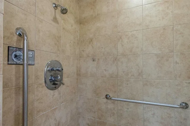 $285,000 | 13941 Clubhouse Drive, Unit 204, Tampa, FL 33618