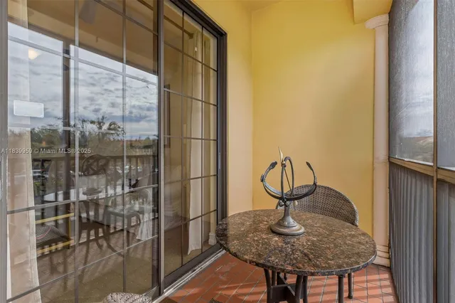 $285,000 | 13941 Clubhouse Drive, Unit 204, Tampa, FL 33618